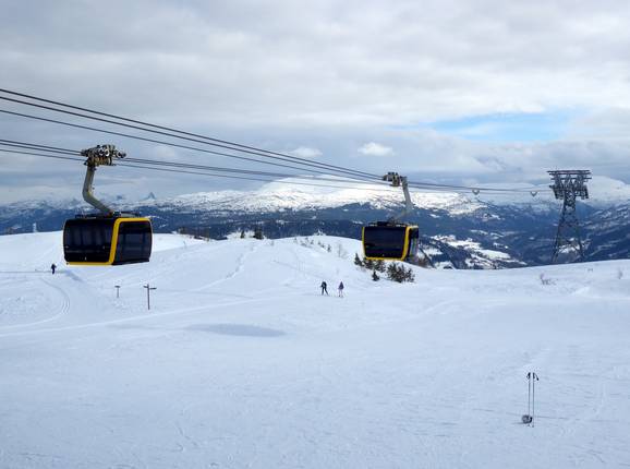 Mit der modernen 3-S Bahn geht es hinauf ins Skigebiet Voss Resort