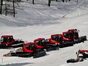 Pistenbullys warten auf ihren Einsatz