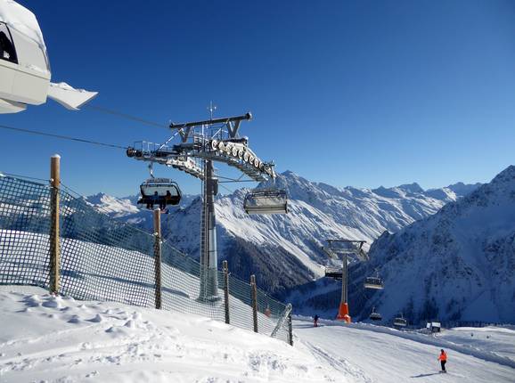 Kristallbahn - 6er Hochgeschwindigkeits-Sesselbahn (kuppelbar) mit Abdeckhauben und Sitzheizung