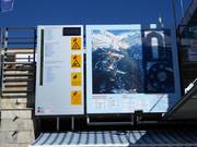 Pistenplan mit aktuellen Betriebsinformationen an der Talstation Falzeben