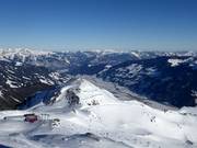 Blick über das Skigebiet Hochzillertal von der Bergstation Wimbachexpress