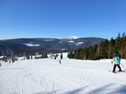 Skigebiet Malá Úpa mit Blick zur Schneekoppe