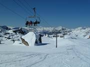 Carella - 6er Hochgeschwindigkeits-Sesselbahn (kuppelbar)