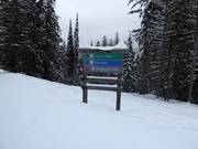 Informationen und Pistenplan am Einstieg