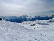 Neuschnee auf der schwarzen Abfahrt Le Tunnel am Pic Blanc