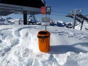 Mülleimer im Skigebiet