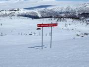 Ausschilderung der leichten Piste vom Gipfel ins Tal