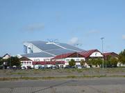 Blick auf die Skihalle alpincenter Hamburg-Wittenburg