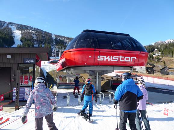 Lodge Express - 6er Hochgeschwindigkeits-Sesselbahn (kuppelbar) mit Abdeckhauben