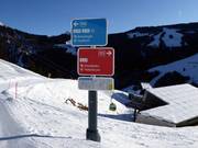 Ausschilderung mit Schwierigkeitsgraden in Farbe (blau=leicht, rot=mittel, schwarz=schwer)