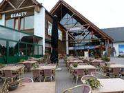 Die Terrasse an der Skihalle