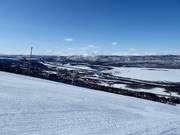 Blick vom Skigebiet Hemavan mit dem Fluss Ume älv