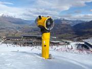 Leistungsfähige Schneekanone im Skigebiet Coronet Peak