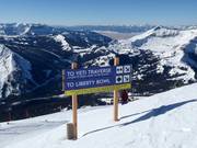 Pistenausschilderung im Skigebiet Big Sky