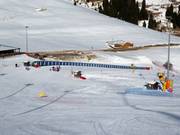 Blick auf den Übungshang am überdachten Förderband