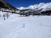 Slalomparcours auf der leichten Pisten Kalbermatten