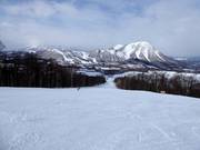 Blick zum Rusutsu Resort mit West Mt.