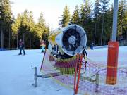 Leistungsfähige Schneekanone im Skigebiet Biały Jar