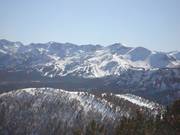 Blick von June Mountain zum Skigebiet Mammoth Mountain