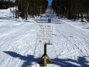 Informationstafel beim Einstieg in den Skilift