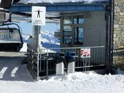 Abfallbehälter finden sich an zahlreichen Stationen