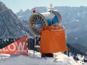 Schneekanone auf der Piste