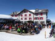 Berghaus Männlichen mit Sonnenterrasse