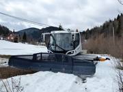 Pistenraupe im Skigebiet Hajla