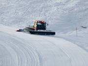 Pistenraupe bei der Arbeit
