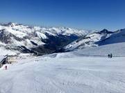 Vorbei an der Talstation der 6er Sesselbahn Lärmstange geht es zum Tuxer Fernerhaus