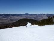 Breite Pisten und herrliches Panorama an der Jordan Bowl
