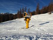 Leistungsfähige Schneekanonen im Skigebiet Scuol