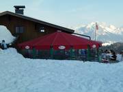 Après-Ski Schirmbar der Skihütte Wildalm