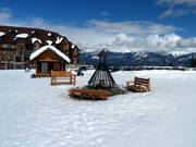 Feuerstelle mit Bänken