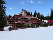 Hotel Yastrebets direkt an der Piste