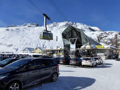 SkiArena Andermatt-Sedrun: Anfahrt in Skigebiete und Parken an Skigebieten – Anfahrt, Parken Gemsstock – Andermatt