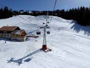 Schönried-Horneggli - 3er Hochgeschwindigkeits-Sesselbahn (kuppelbar) mit Abdeckhauben