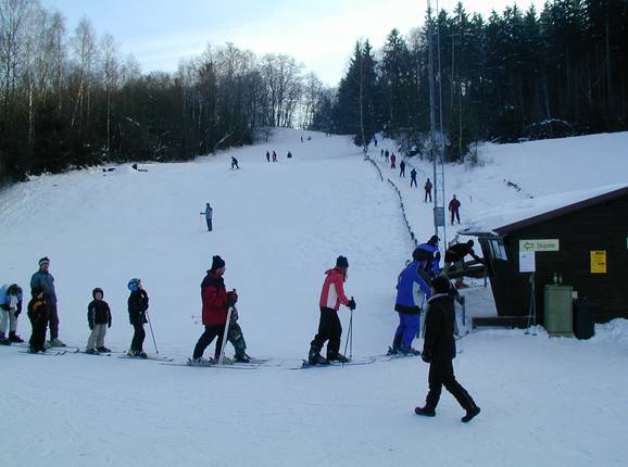 Blick auf den Skihang am Waldsportpark Ebersberg