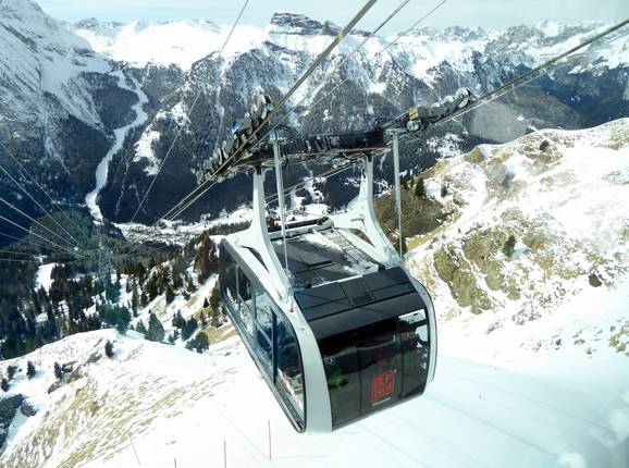 Alba-Col dei Rossi (Ciampac-Belvedere) - 100er Funifor - windstabile Kabinen-Seilbahn mit breiter Seilführung