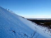 Steiler Tiefschneehang in Levi