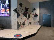 Kletterwand in der Bergstation der Spieljochbahn