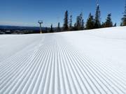 Perfekt präparierte Piste im Skigebiet Norefjell