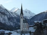 Pfarrkirche Heiligenblut mit Großglockner 