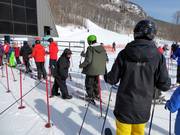 Beim Einstieg werden die Tickets noch von Hand gescannt