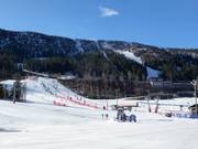 Anfänger- und Kinderbereiche vor der Skistar Lodge im Tal