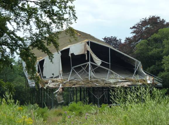 Die ehemalige Skihalle wurde teilweise abgerissen
