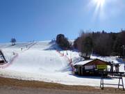 Blick auf das kleine Skigebiet Petersberg