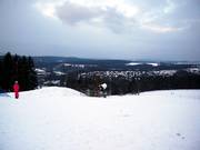 Von der Bergstation reicht der Blick weit über das Siegtal
