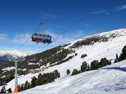 Blick von der 8er-Sesselbahn Hochzeiger 2.5 Richtung Mittelstation und Sechszeiger