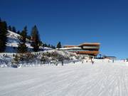 Großes Anfängerskigelände an der Bergstation Hochzillertal